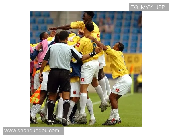 波兰与哥伦比亚激战正酣开球时刻即将来临